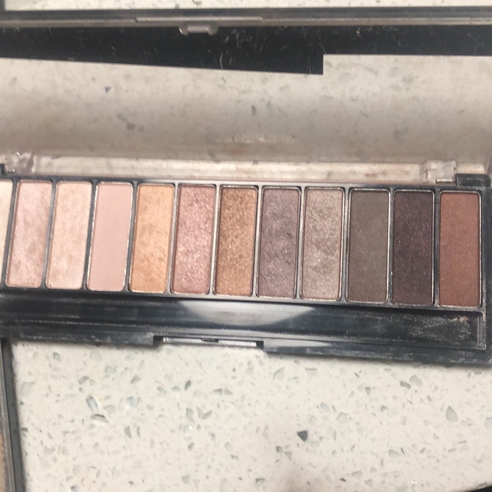 Eyeshadows Pallet bundle - Picture 4 of 8